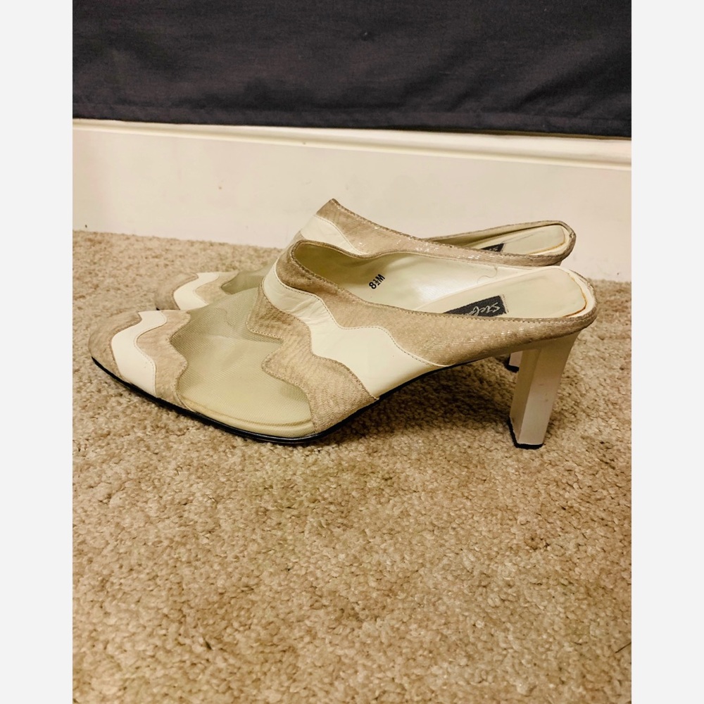 Vintage slide in pumps. Super vintage and fun.